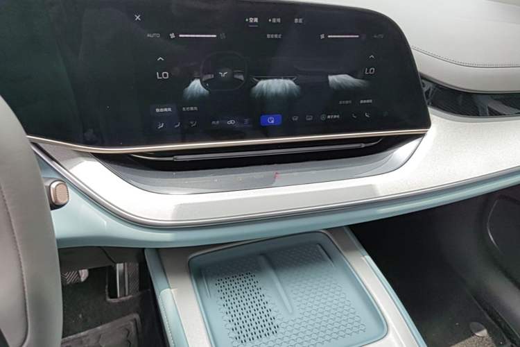Used Hongqi Tiangong 08  Audio And AC Panel