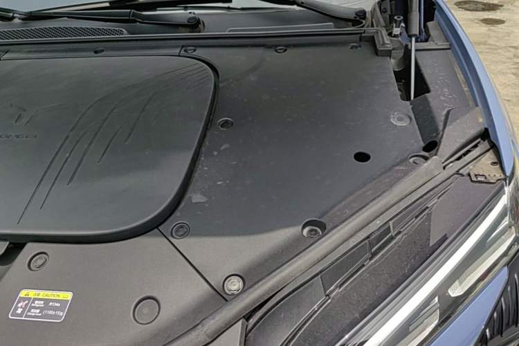 Used Hongqi Tiangong 08  Engine Bay Left