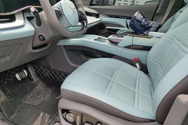 Used Hongqi Tiangong 08  Left Front Seat