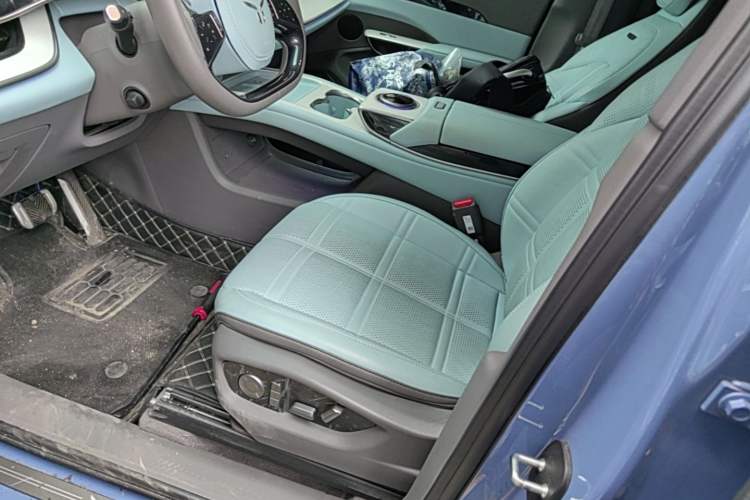 Used Hongqi Tiangong 08  Left Front Seat