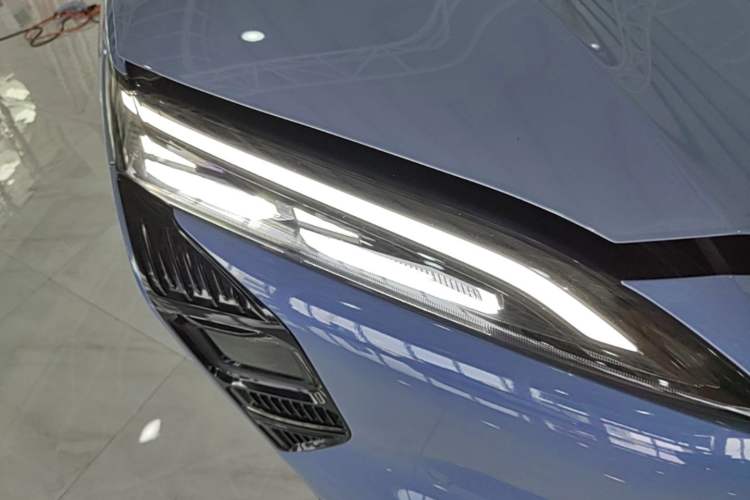 Used Hongqi Tiangong 08  Right Front Headlight
