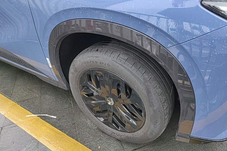 Used Hongqi Tiangong 08  Right Front Wheel Hub