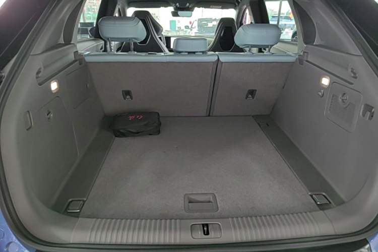 Used Hongqi Tiangong 08  Trunk