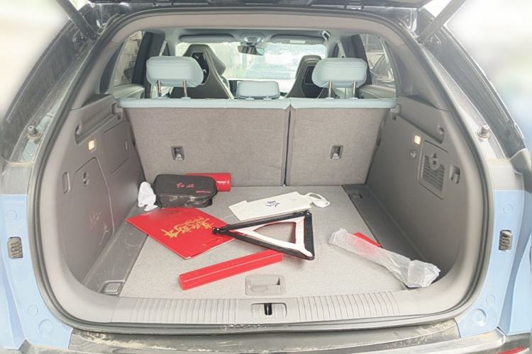 Used Hongqi Tiangong 08  Trunk