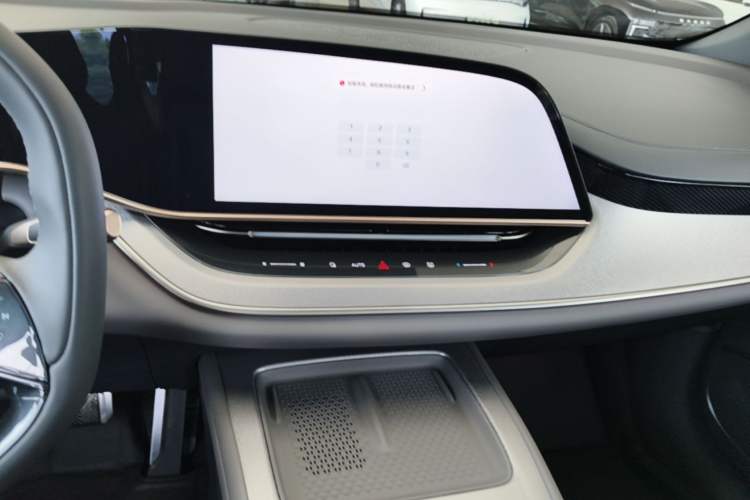 Used Hongqi Tiangong 08 2025 730 Max Rear-Drive Version Audio And AC Panel