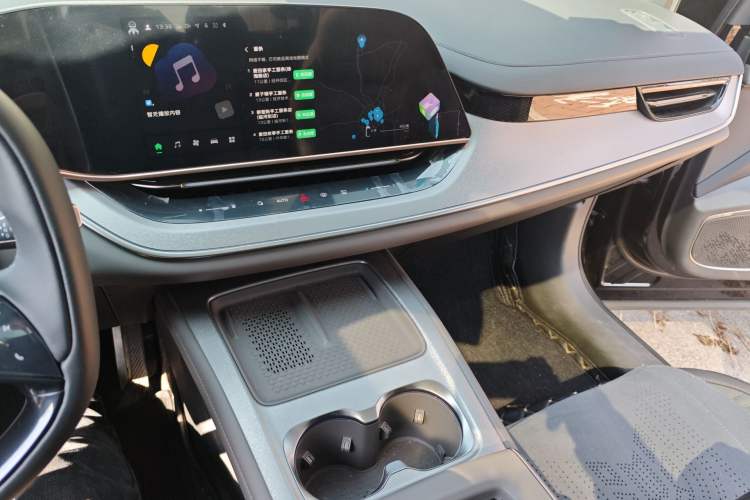Used Hongqi Tiangong 08 2025 565 All-Wheel-Drive Pioneer Edition Audio And AC Panel