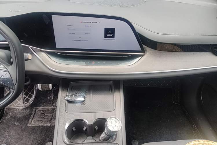 Used Hongqi Tiangong 08 2025 680 Ultra Four-Wheel-Drive Version Audio And AC Panel