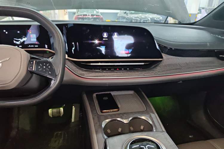 Used Hongqi Tiangong 08 2025 680 Ultra Four-Wheel-Drive Version Audio And AC Panel