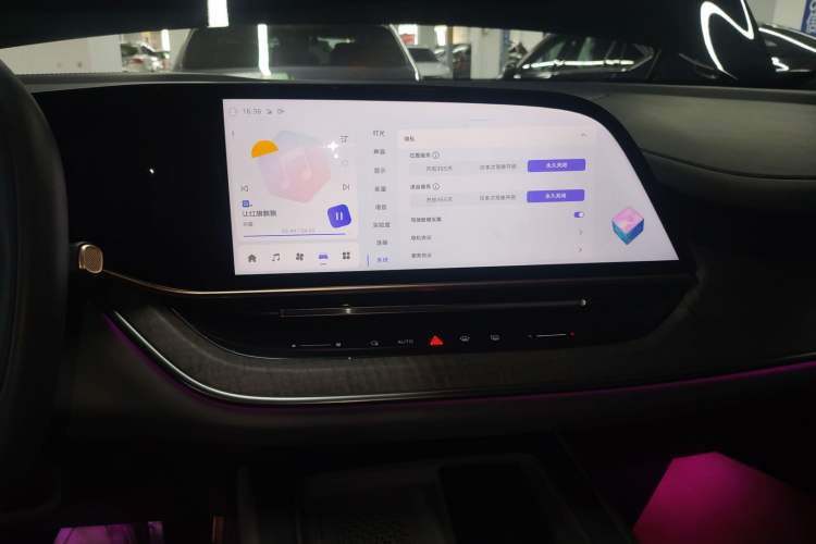 Used Hongqi Tiangong 08 2025 680 Ultra Four-Wheel-Drive Version Audio And AC Panel