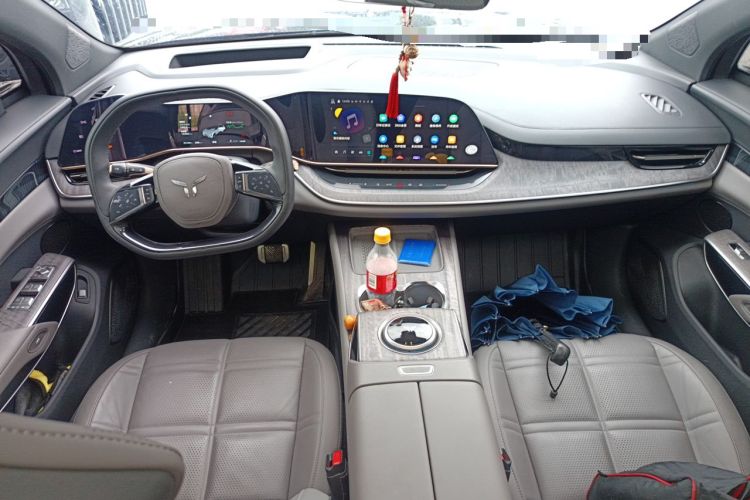 Used Hongqi Tiangong 08 2025 680 Ultra Four-Wheel-Drive Version Center Console