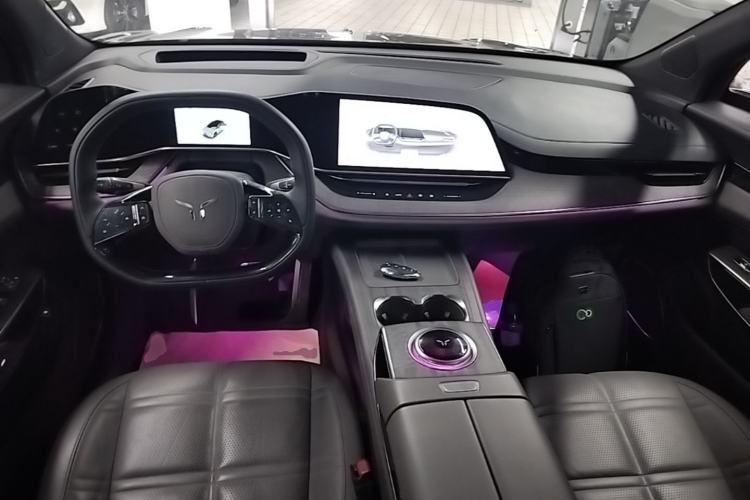 Used Hongqi Tiangong 08 2025 680 Ultra Four-Wheel-Drive Version Center Console