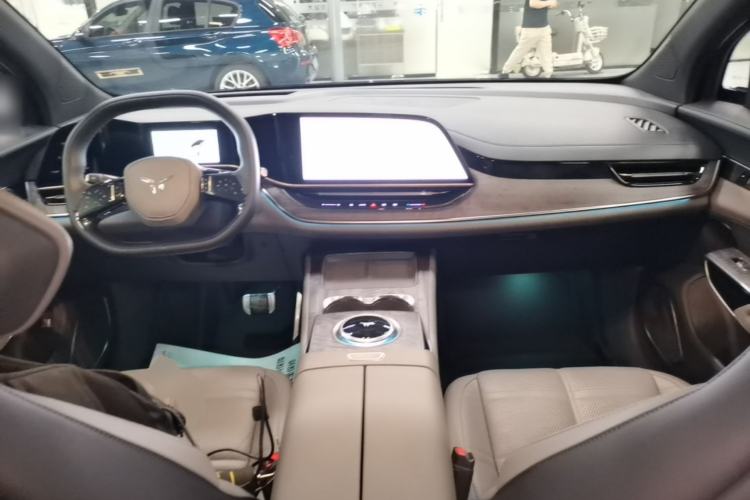 Used Hongqi Tiangong 08 2025 680 All-Wheel Drive Smart Selection Edition Center Console