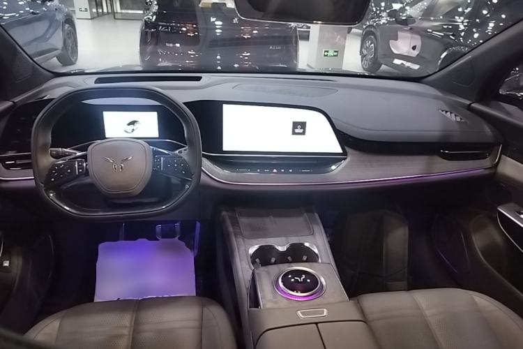 Used Hongqi Tiangong 08 2025 680 Ultra Four-Wheel-Drive Version Center Console