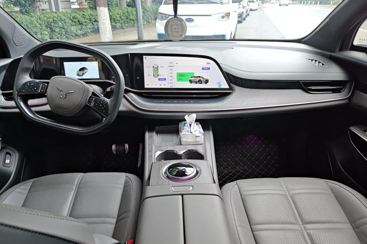 Used Hongqi Tiangong 08 2025 680 All-Wheel Drive Smart Selection Edition Center Console