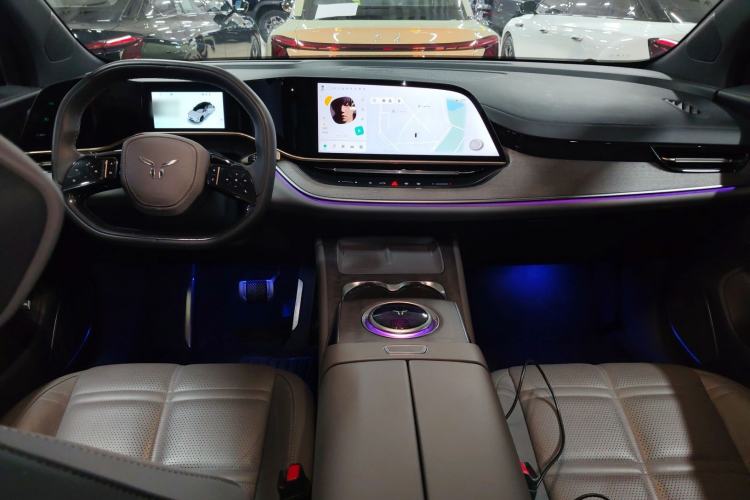 Used Hongqi Tiangong 08 2025 680 Ultra Four-Wheel-Drive Version Center Console