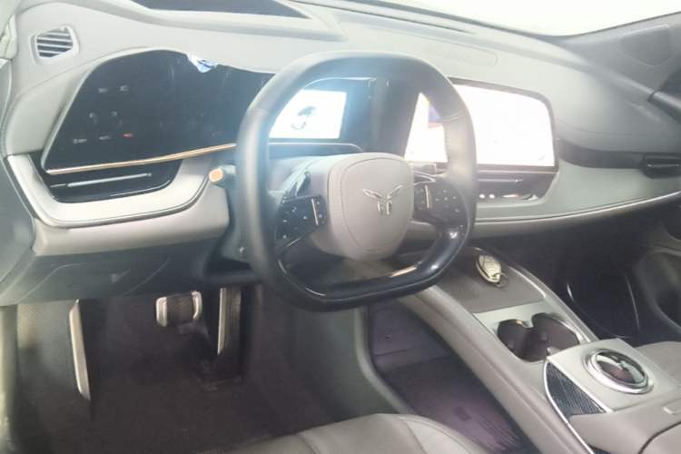 Used Hongqi Tiangong 08 2025 730 Max Rear-Drive Version Center Console