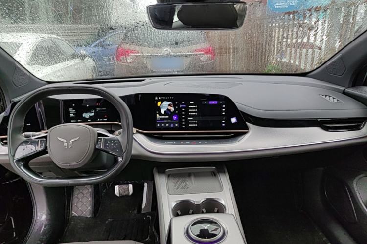 Used Hongqi Tiangong 08 2025 730 Max Rear-Drive Version Center Console