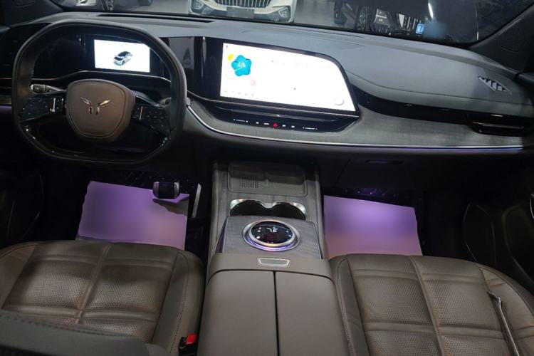 Used Hongqi Tiangong 08 2025 680 Ultra Four-Wheel-Drive Version Center Console