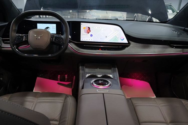 Used Hongqi Tiangong 08 2025 680 Ultra Four-Wheel-Drive Version Center Console