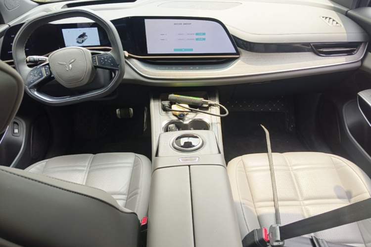 Used Hongqi Tiangong 08 2025 730 Max Rear-Drive Version Center Console