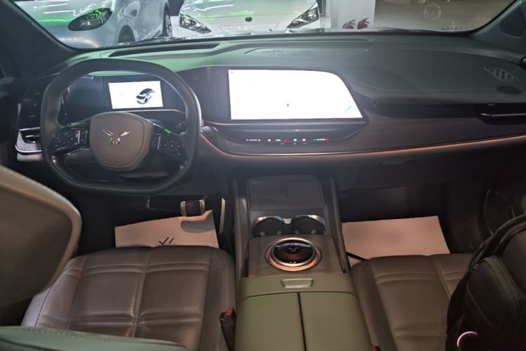 Used Hongqi Tiangong 08 2025 680 Ultra Four-Wheel-Drive Version Center Console