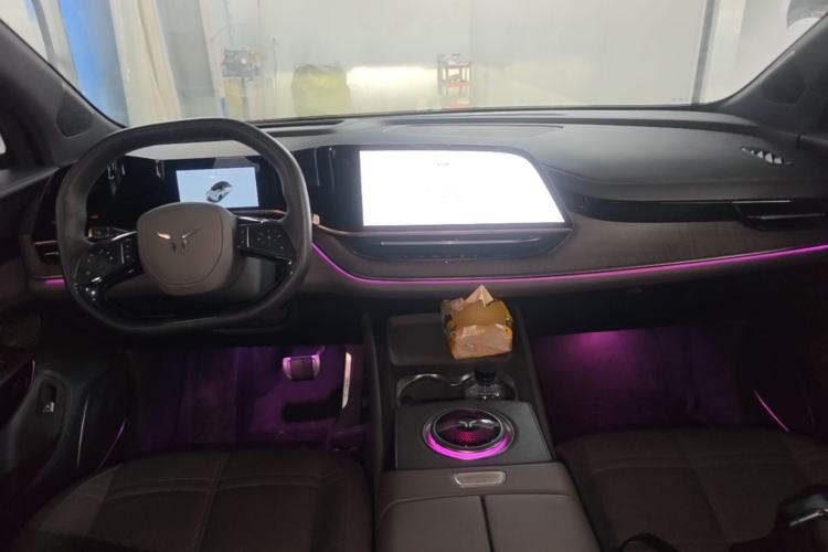 Used Hongqi Tiangong 08 2025 680 Ultra Four-Wheel-Drive Version Center Console