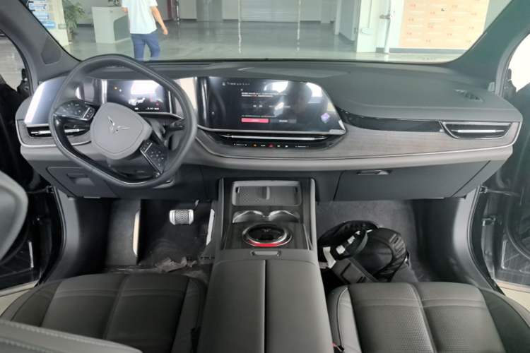 Used Hongqi Tiangong 08 2025 680 Ultra Four-Wheel-Drive Version Center Console