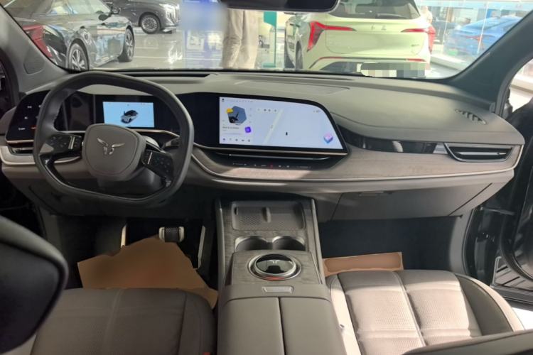 Used Hongqi Tiangong 08 2025 680 Ultra Four-Wheel-Drive Version Center Console