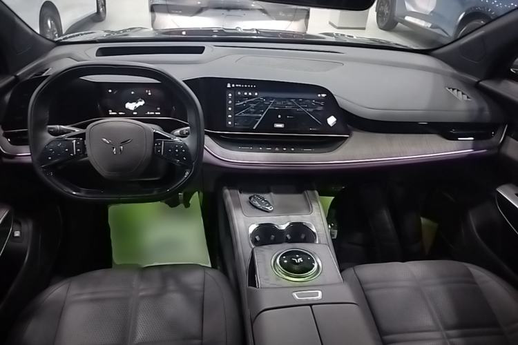 Used Hongqi Tiangong 08 2025 680 Ultra Four-Wheel-Drive Version Center Console