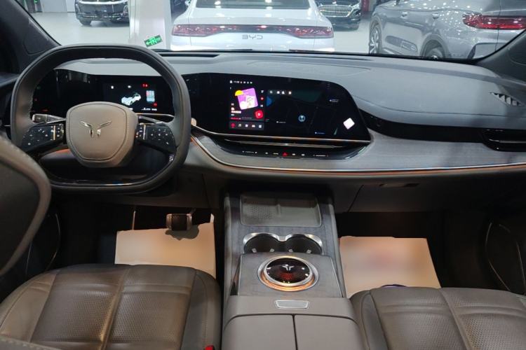 Used Hongqi Tiangong 08 2025 680 Ultra Four-Wheel-Drive Version Center Console