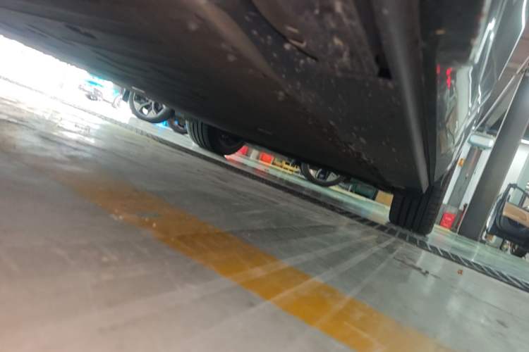 Used Hongqi Tiangong 08 2025 680 Ultra Four-Wheel-Drive Version Chassis Front Left