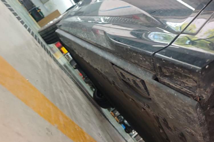 Used Hongqi Tiangong 08 2025 680 Ultra Four-Wheel-Drive Version Chassis Front Right