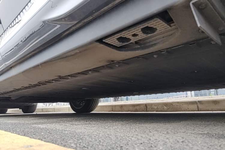 Used Hongqi Tiangong 08 2025 680 Ultra Four-Wheel-Drive Version Chassis Rear Left