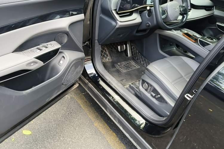 Used Hongqi Tiangong 08 2025 680 Ultra Four-Wheel-Drive Version Driver Seat