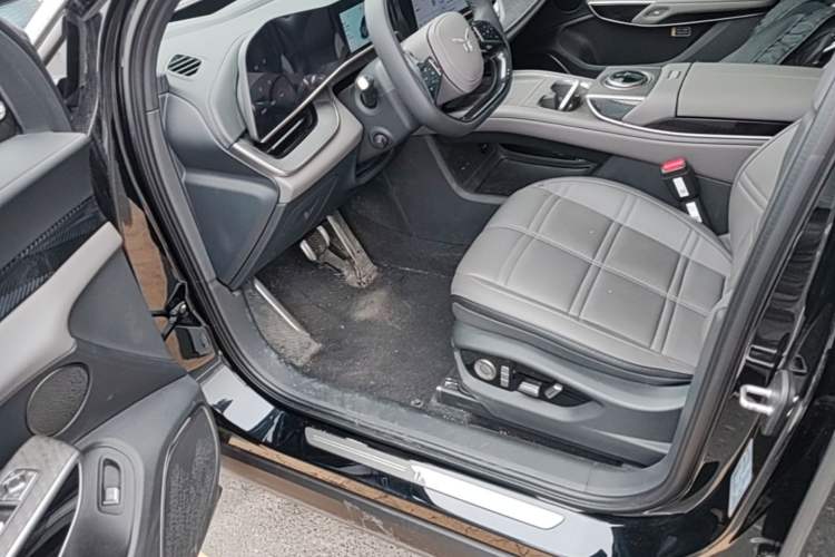 Used Hongqi Tiangong 08 2025 680 Ultra Four-Wheel-Drive Version Driver Seat