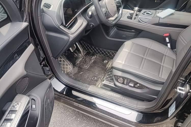 Used Hongqi Tiangong 08 2025 680 Ultra Four-Wheel-Drive Version Driver Seat