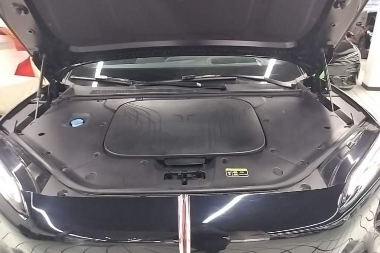 Used Hongqi Tiangong 08 2025 680 Ultra Four-Wheel-Drive Version Engine Bay