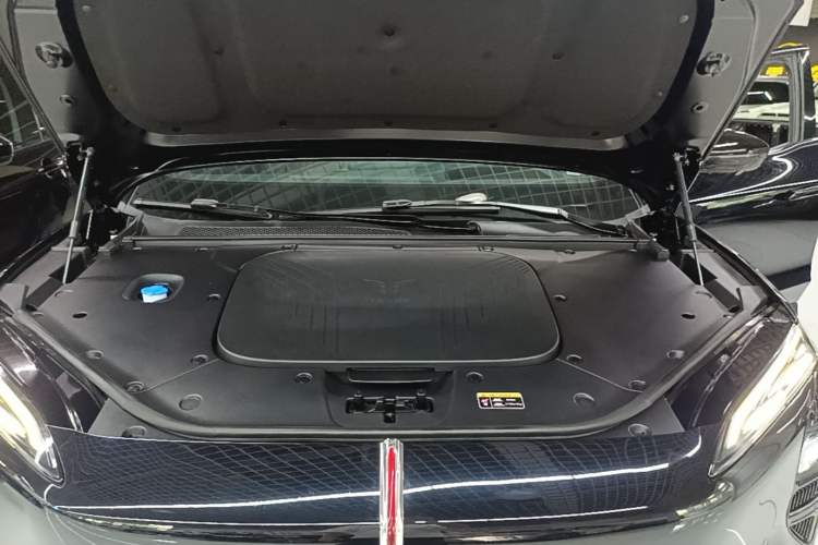 Used Hongqi Tiangong 08 2025 680 Ultra Four-Wheel-Drive Version Engine Bay