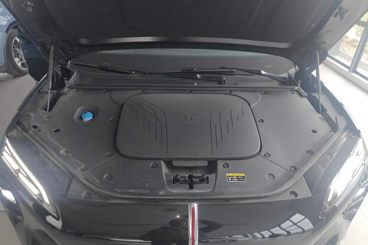 Used Hongqi Tiangong 08 2025 680 Ultra Four-Wheel-Drive Version Engine Bay