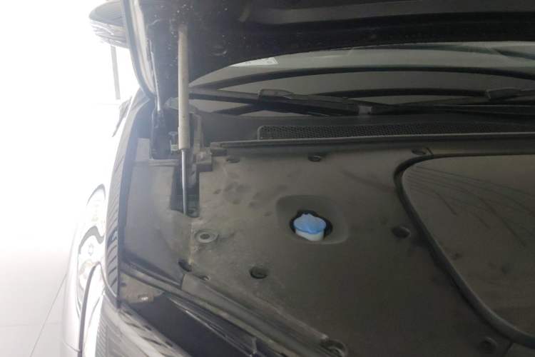Used Hongqi Tiangong 08 2025 680 Ultra Four-Wheel-Drive Version Engine Bay Right