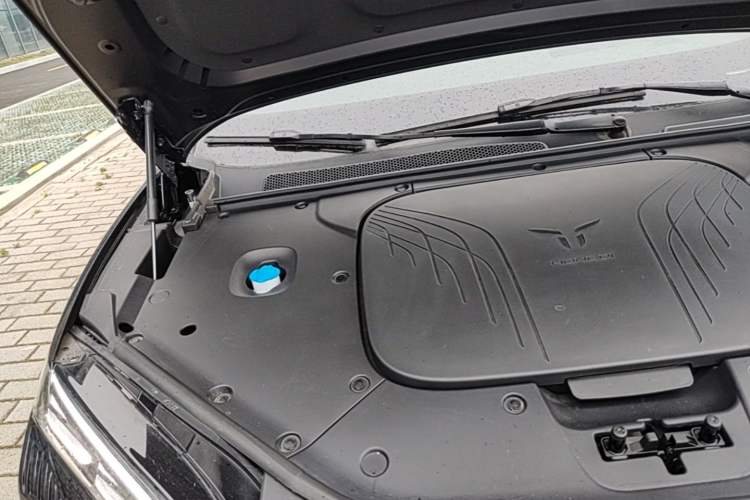 Used Hongqi Tiangong 08 2025 680 Ultra Four-Wheel-Drive Version Engine Bay Right