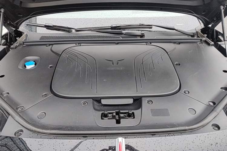 Used Hongqi Tiangong 08 2025 680 Ultra Four-Wheel-Drive Version Engine Bay