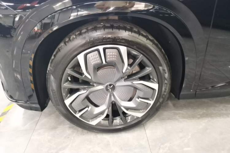 Used Hongqi Tiangong 08 2025 680 All-Wheel Drive Smart Selection Edition Exterior 4