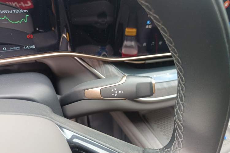 Used Hongqi Tiangong 08 2025 680 Ultra Four-Wheel-Drive Version Gear Lever