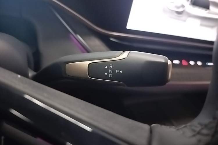 Used Hongqi Tiangong 08 2025 680 Ultra Four-Wheel-Drive Version Gear Lever