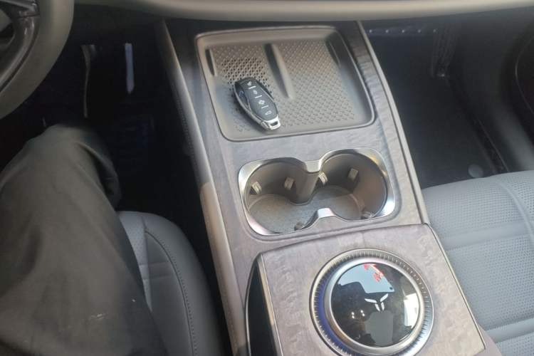 Used Hongqi Tiangong 08 2025 680 All-Wheel Drive Smart Selection Edition Gear Lever