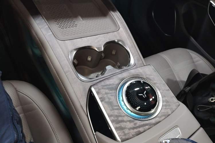 Used Hongqi Tiangong 08 2025 680 All-Wheel Drive Smart Selection Edition Gear Lever