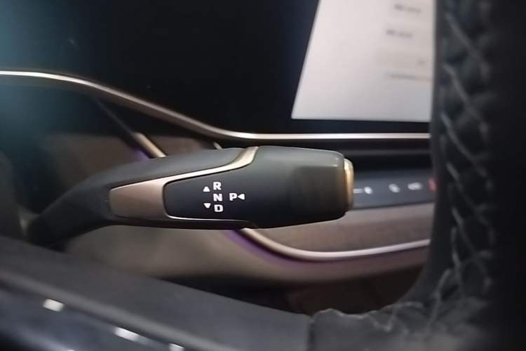 Used Hongqi Tiangong 08 2025 680 Ultra Four-Wheel-Drive Version Gear Lever