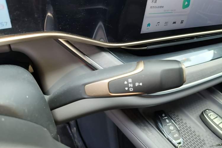 Used Hongqi Tiangong 08 2025 680 Ultra Four-Wheel-Drive Version Gear Lever