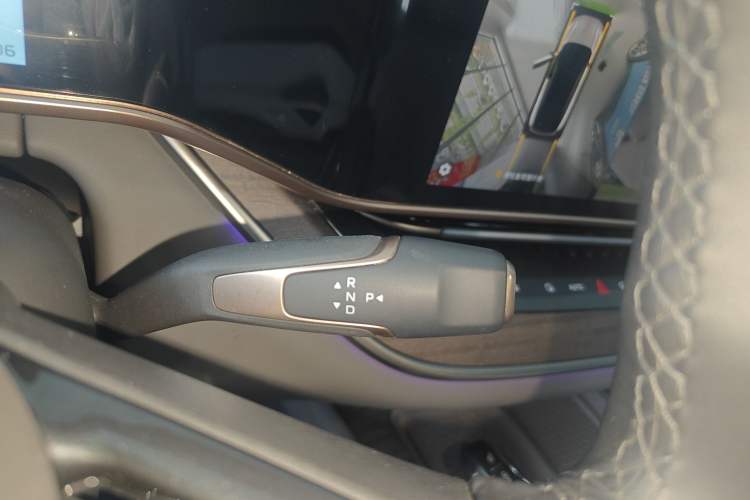 Used Hongqi Tiangong 08 2025 680 Ultra Four-Wheel-Drive Version Gear Lever